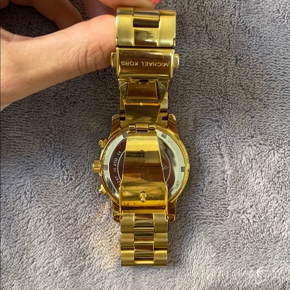 Michael Kors gold watch - Picture 2 of 5